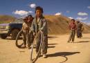kids-in-tibet countrside  » Click to zoom ->